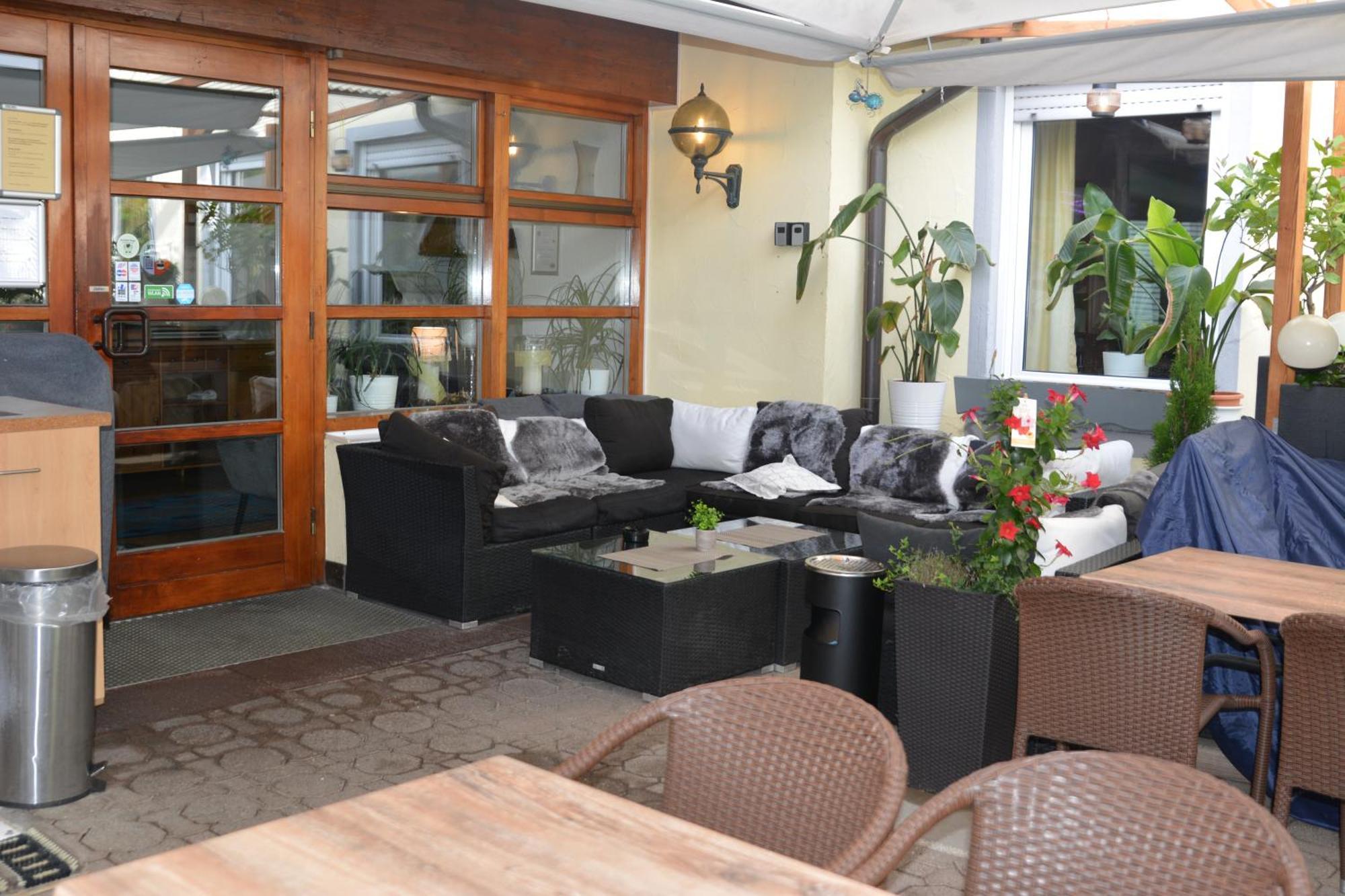 Hotel-Gasthof Zur Rose Weissenhorn Exterior photo