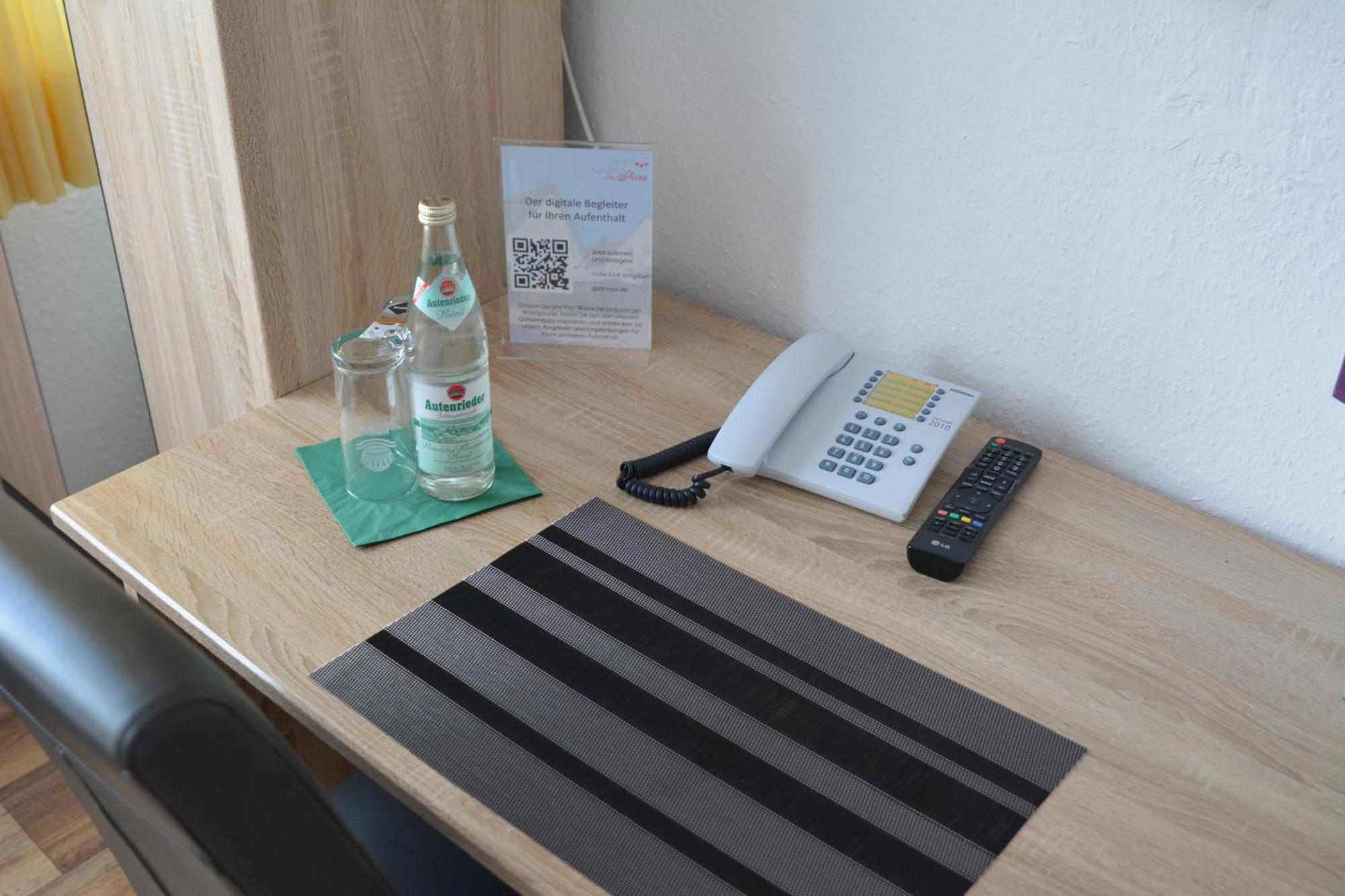 Hotel-Gasthof Zur Rose Weissenhorn Room photo