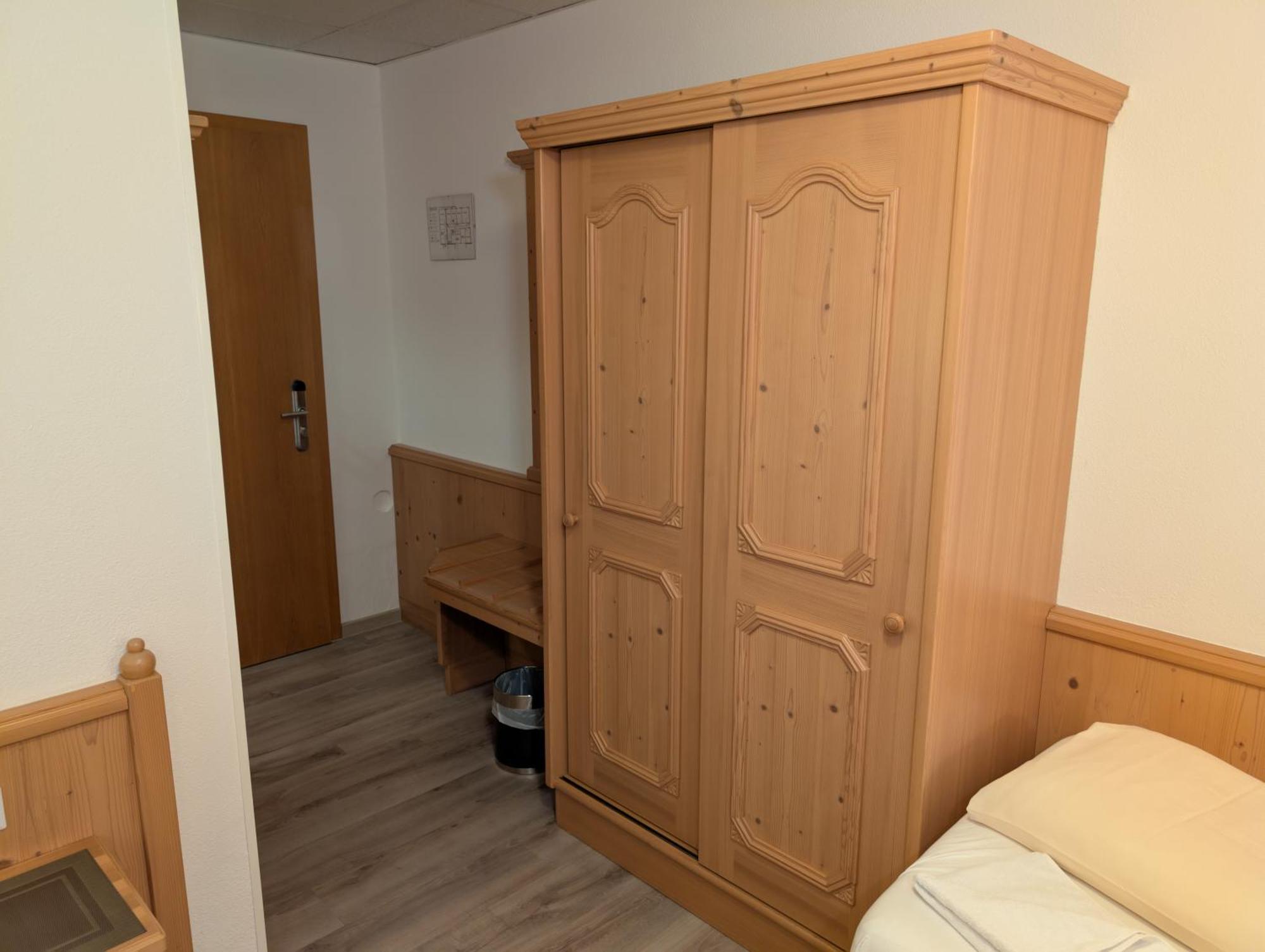 Hotel-Gasthof Zur Rose Weissenhorn Room photo